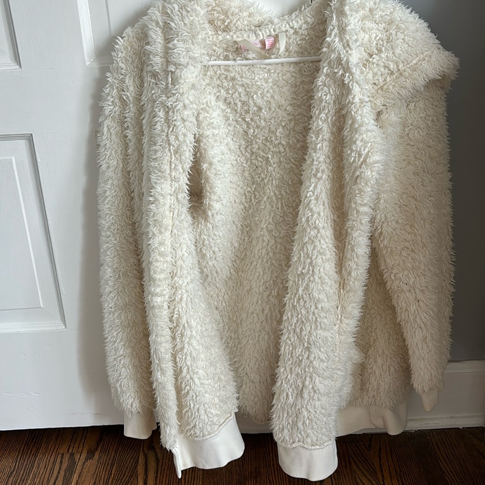 Make+model white fur coat/cardigan
